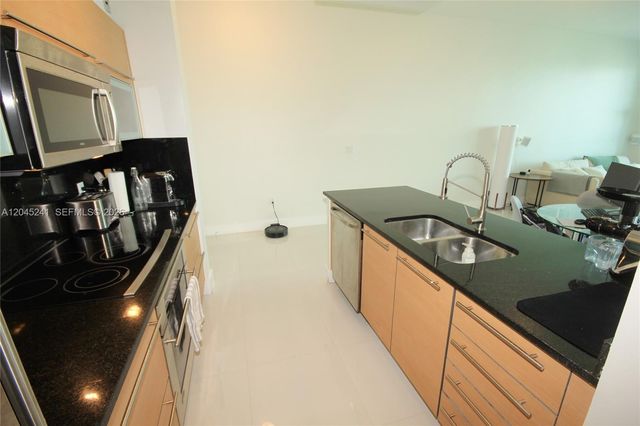 950 Brickell Bay Dr 5000, Miami, FL 33131