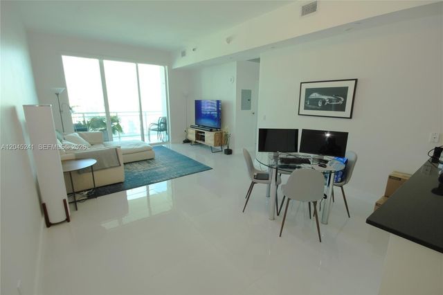 950 Brickell Bay Dr 5000, Miami, FL 33131