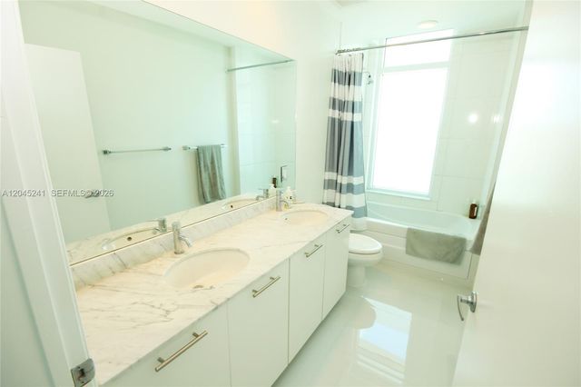 950 Brickell Bay Dr 5000, Miami, FL 33131