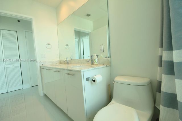 950 Brickell Bay Dr 5000, Miami, FL 33131