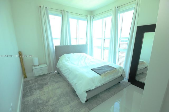 950 Brickell Bay Dr 5000, Miami, FL 33131