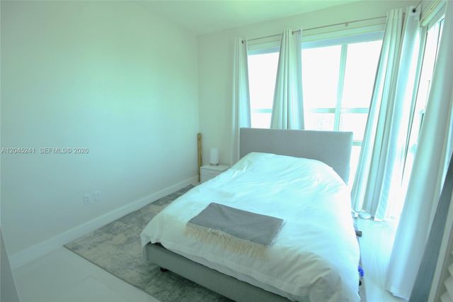 950 Brickell Bay Dr 5000, Miami, FL 33131