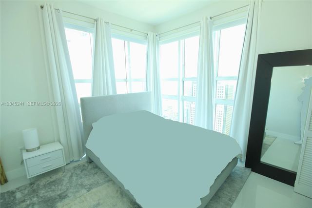 950 Brickell Bay Dr 5000, Miami, FL 33131