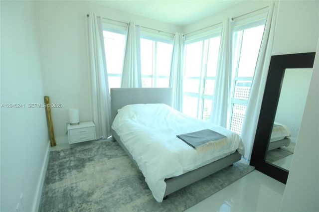 950 Brickell Bay Dr 5000, Miami, FL 33131