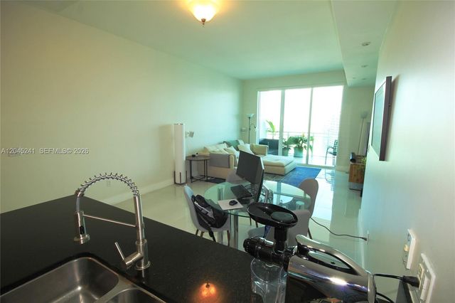 950 Brickell Bay Dr 5000, Miami, FL 33131