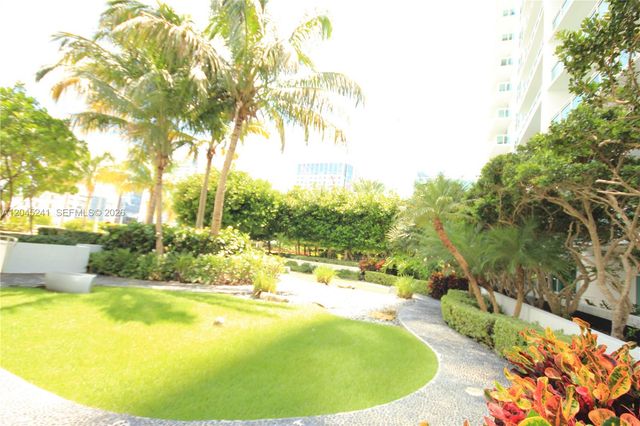950 Brickell Bay Dr 5000, Miami, FL 33131