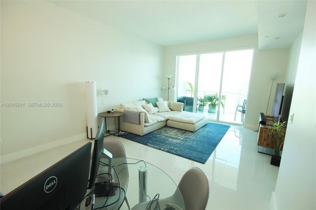 950 Brickell Bay Dr 5000, Miami, FL 33131