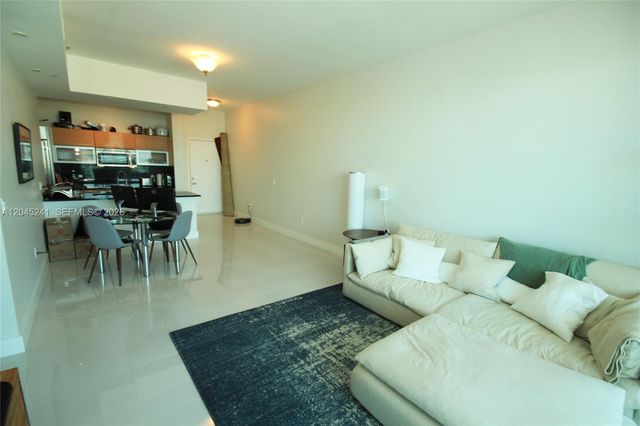 950 Brickell Bay Dr 5000, Miami, FL 33131