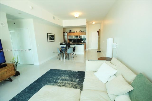 950 Brickell Bay Dr 5000, Miami, FL 33131