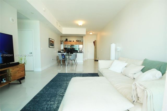 950 Brickell Bay Dr 5000, Miami, FL 33131