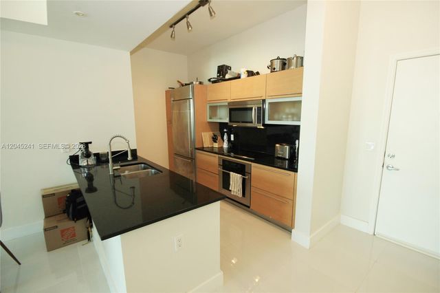 950 Brickell Bay Dr 5000, Miami, FL 33131