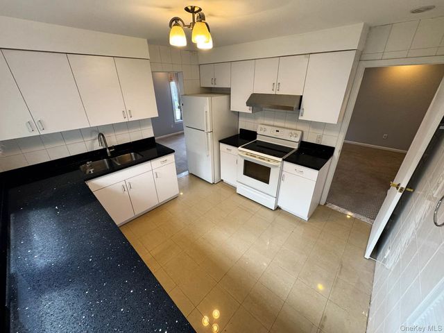 15-80 Waters Edge Drive 2, Bayside, NY 11360