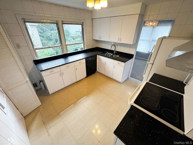 15-80 Waters Edge Drive 2, Bayside, NY 11360