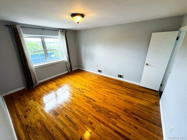 15-80 Waters Edge Drive 2, Bayside, NY 11360