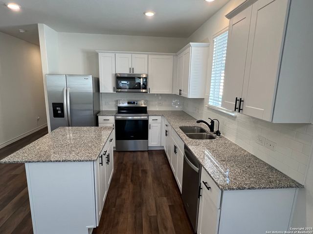 1019 oriole, Marion, TX 78124