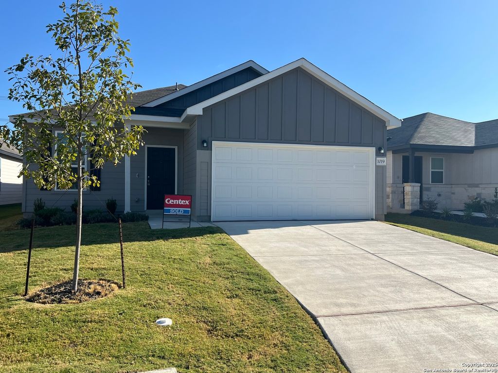 1019 oriole, Marion, TX 78124