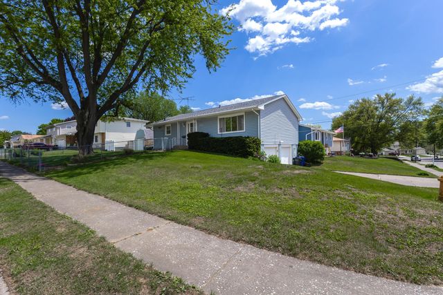 2665 W 35th Street, Davenport, IA 52806