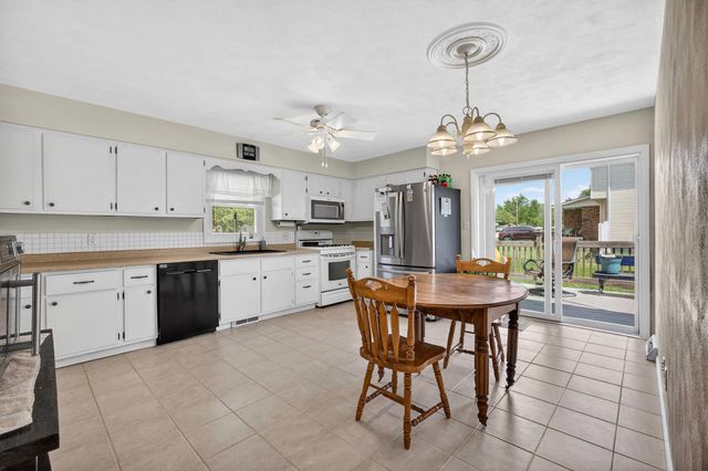 2665 W 35th Street, Davenport, IA 52806