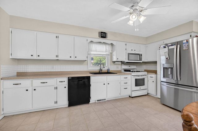 2665 W 35th Street, Davenport, IA 52806