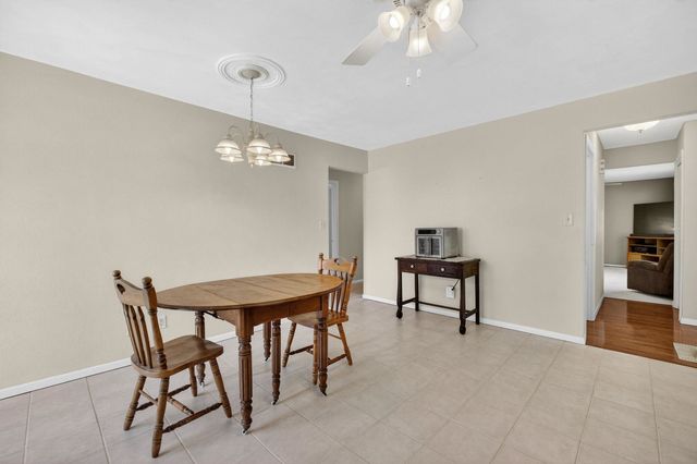 2665 W 35th Street, Davenport, IA 52806