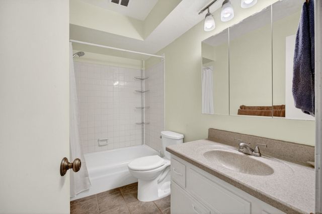 2665 W 35th Street, Davenport, IA 52806