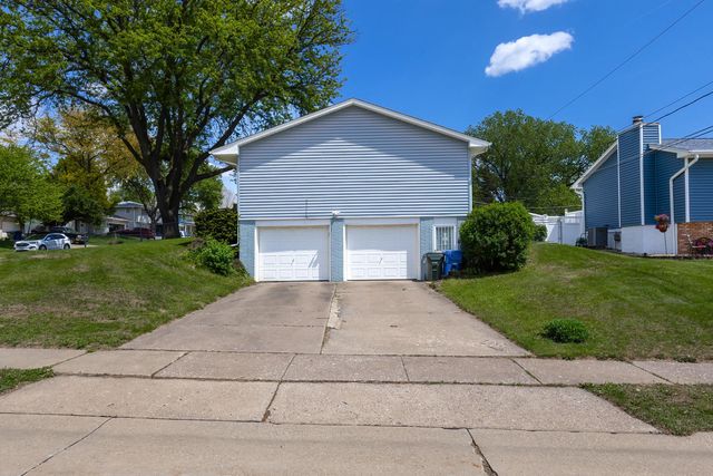 2665 W 35th Street, Davenport, IA 52806
