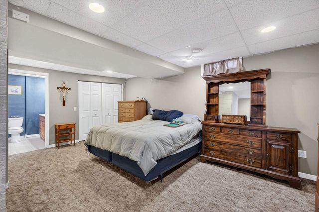 2665 W 35th Street, Davenport, IA 52806
