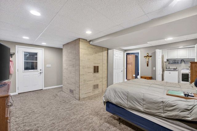 2665 W 35th Street, Davenport, IA 52806