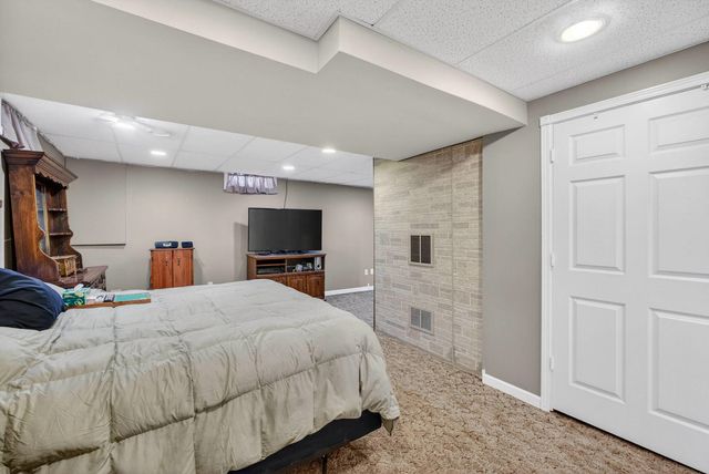 2665 W 35th Street, Davenport, IA 52806