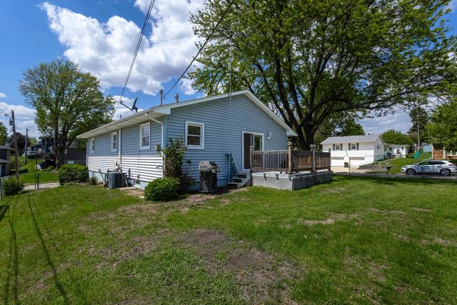 2665 W 35th Street, Davenport, IA 52806