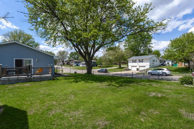 2665 W 35th Street, Davenport, IA 52806