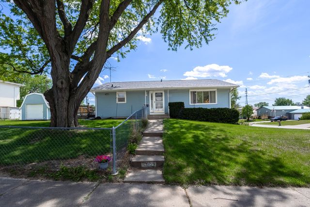 2665 W 35th Street, Davenport, IA 52806