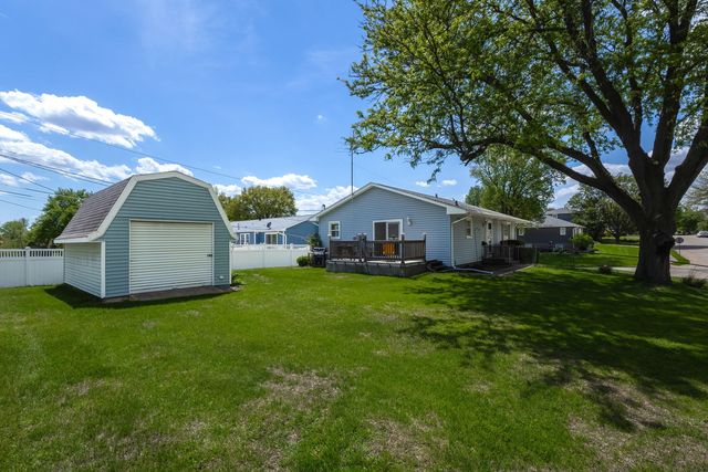 2665 W 35th Street, Davenport, IA 52806