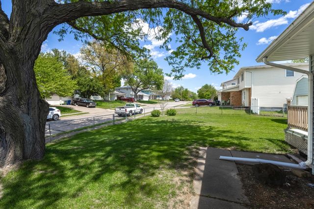 2665 W 35th Street, Davenport, IA 52806