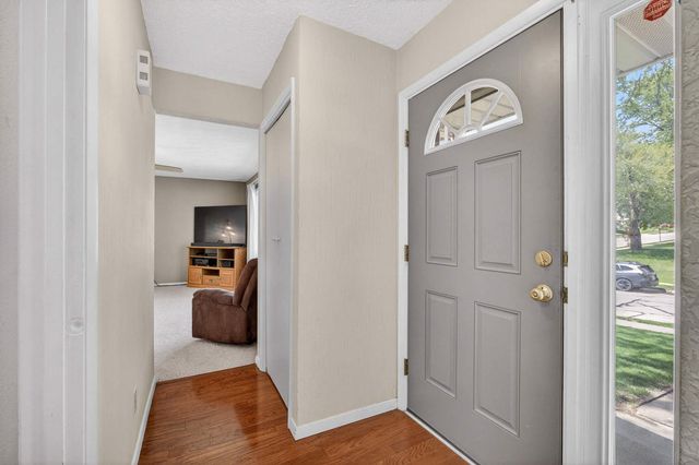 2665 W 35th Street, Davenport, IA 52806