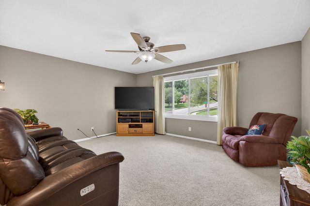 2665 W 35th Street, Davenport, IA 52806