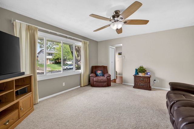 2665 W 35th Street, Davenport, IA 52806
