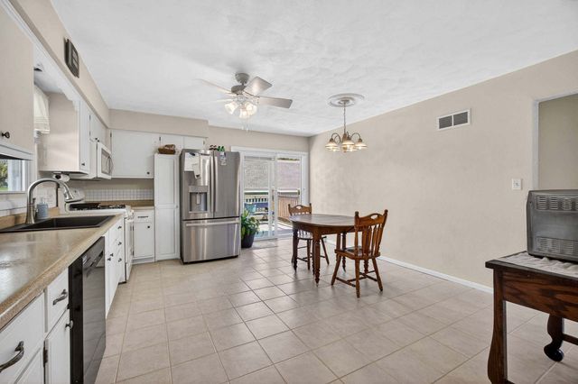 2665 W 35th Street, Davenport, IA 52806