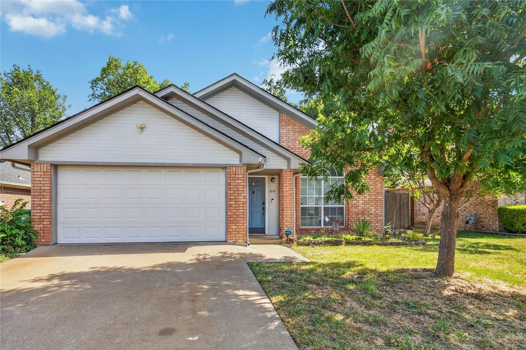 812 Brittany Drive, Denton, TX 76209