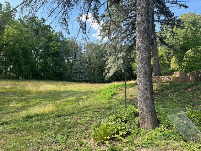 1955 Glenhill Road, Mendota Heights, MN 55118