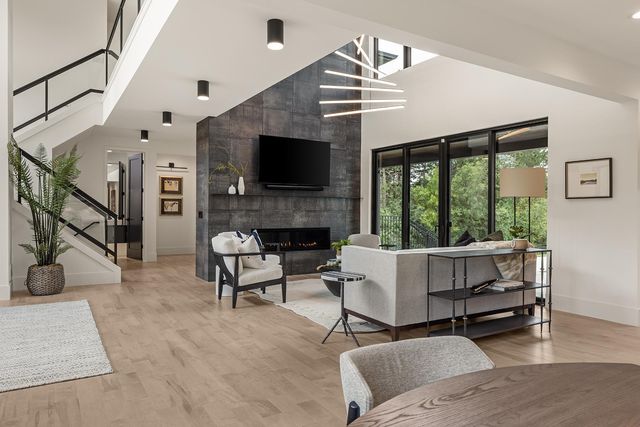 1955 Glenhill Road, Mendota Heights, MN 55118