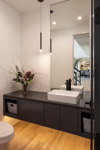 1955 Glenhill Road, Mendota Heights, MN 55118