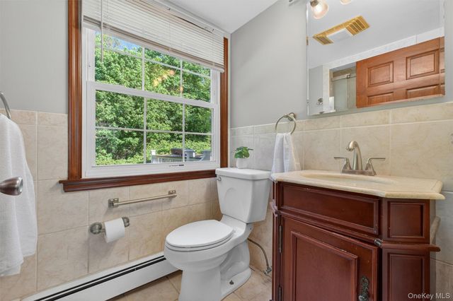 14 Victor Lane, Poughkeepsie, NY 12601