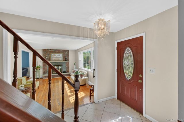 14 Victor Lane, Poughkeepsie, NY 12601