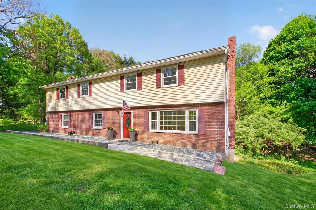 14 Victor Lane, Poughkeepsie, NY 12601