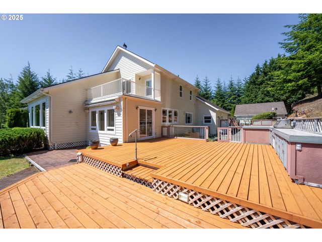 66291 WATERTOWER Rd, North Bend, OR 97459
