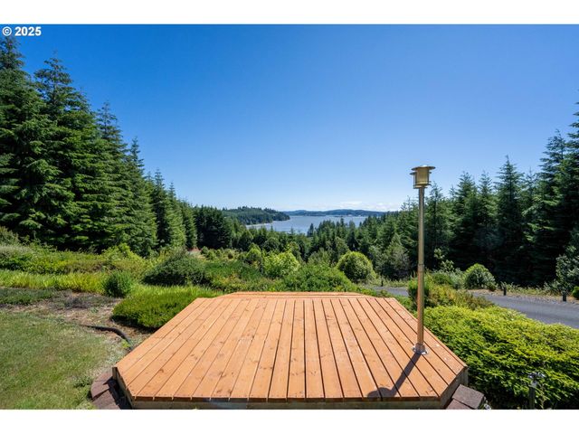 66291 WATERTOWER Rd, North Bend, OR 97459