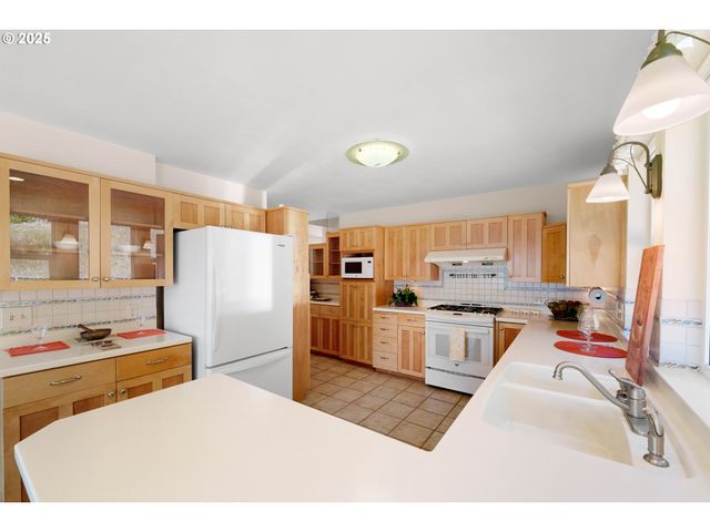 66291 WATERTOWER Rd, North Bend, OR 97459
