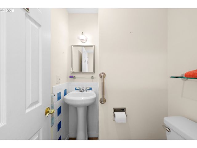 66291 WATERTOWER Rd, North Bend, OR 97459