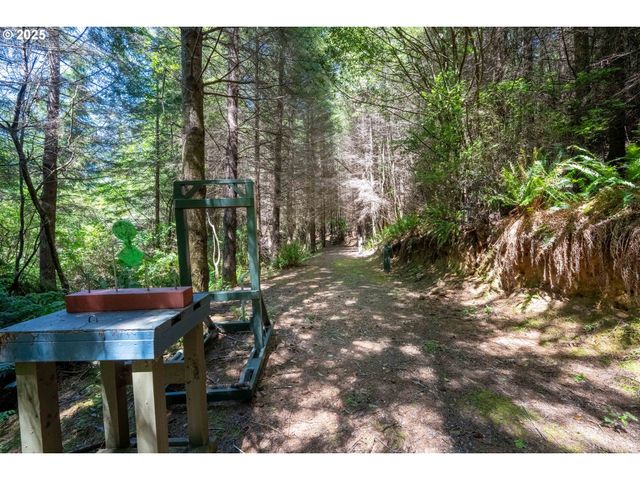 66291 WATERTOWER Rd, North Bend, OR 97459